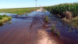 Aumenta el ingreso de agua y se  agrava la situación en Los Zorros