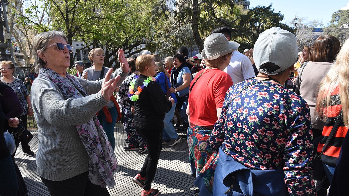 PAMI: los festejos en la plaza por el día del jubilado