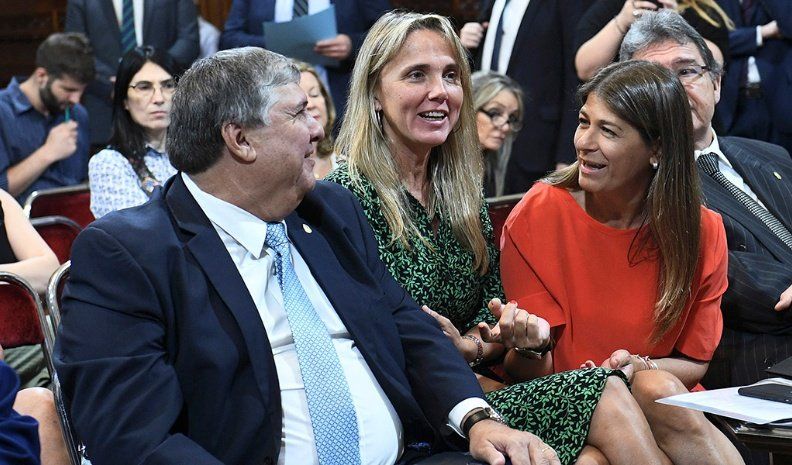 Los senadores José Mayans, Gladys González y Guadalupe Tagliaferri durante la constitución de la comisión de trabajo y previsión que la próxima semana empezará a analizar la reforma de las jubilaciones de privilegio que ya tiene media sanción de Diputados