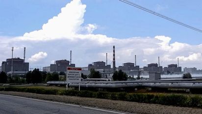 Bombardeos sacuden otra vez una gran central nuclear de  Ucrania controlada por Rusia