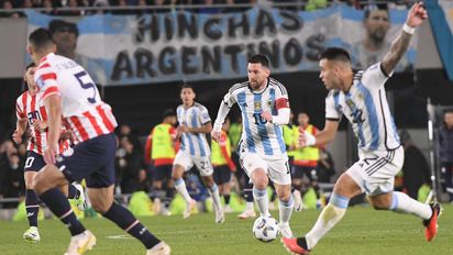 Argentina se entrenó este sábado y la duda pasa por Messi suplente o titular