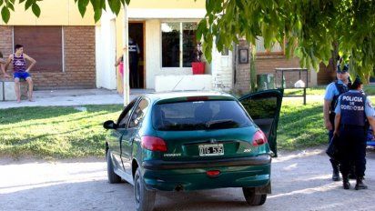 De película: robó, chocó a otro auto, se escondió en una casa y lo detuvieron