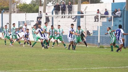 Cuando pega en el palo y sale