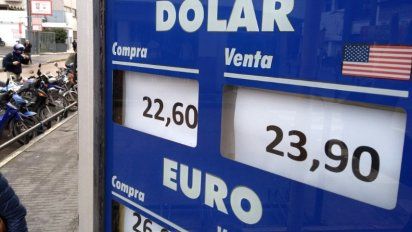 El Central intervino por primera vez el dólar a futuro y logró frenar la suba
