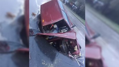 Córdoba: un socavón se tragó un auto