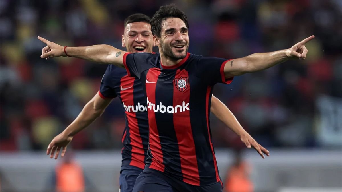 Ezequiel Cerutti festeja su gol, que le dio la victoria al Ciclón por 1 a 0 a Central Córdoba