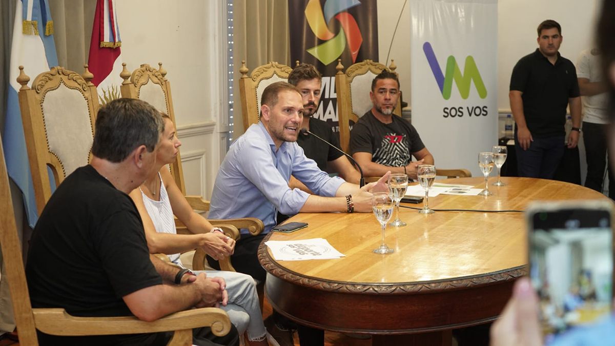 La presentación del programa se realizó en el Salón Blanco de la Municipalidad y contó con la presencia de Mauro Rosales. 