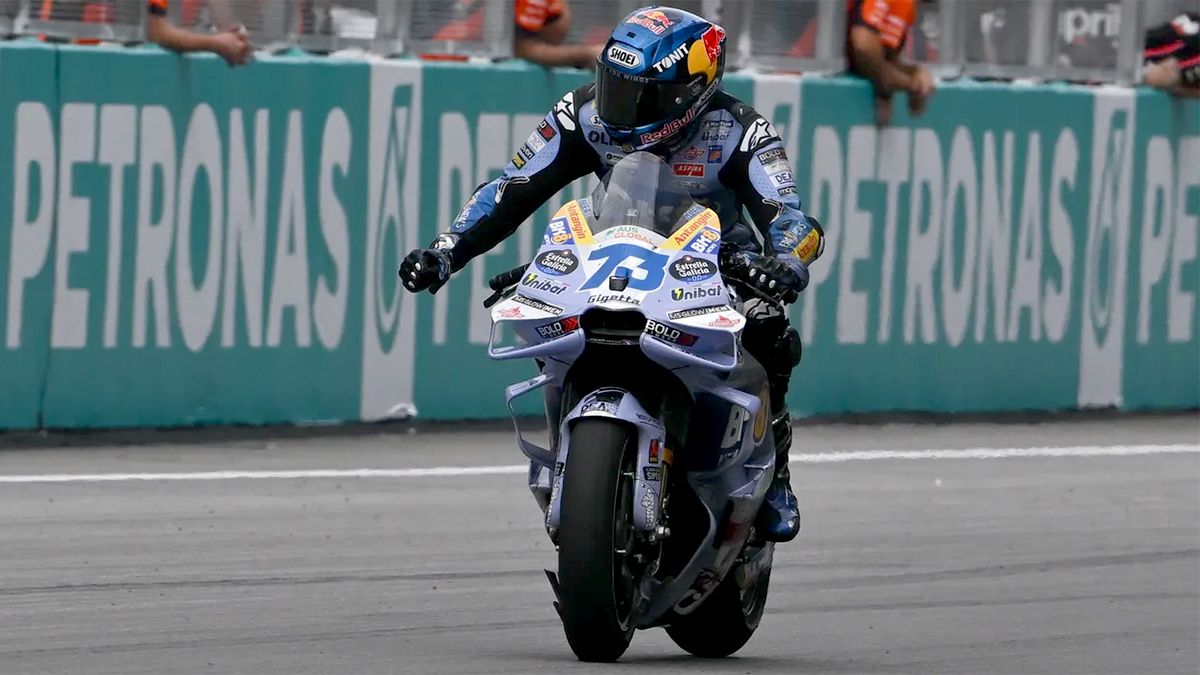 Alex Márquez festeja su segundo puesto en el Sprint de Malasia, donde se consagró Subcampeón Mundial 2025 de MotoGP
