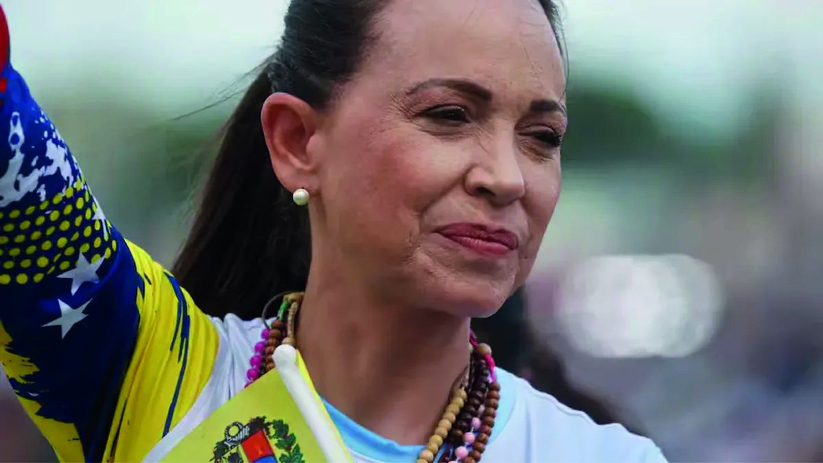 González Urrutia cerró su campaña junto a la líder opositora imposibilitada de competir María Corina Machado.