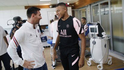 Mbappé le dio la bienvenida a Messi