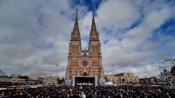 a un ano de la muerte del papa francisco, el gobierno se suma a la misa en lujan