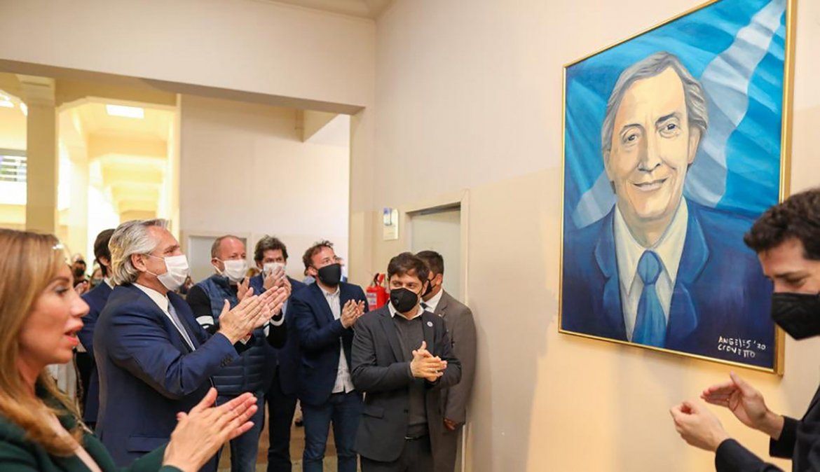 A 10 años de su muerte, colocan una estatua de Néstor Kirchner en el CCK