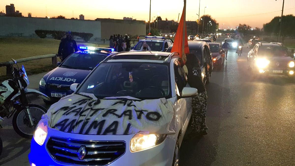 La caravana comenzó en la zona del Centro Cívico.