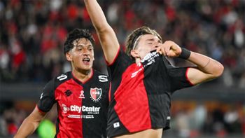 Jerónimo Gómez Mattar festeja el gol con el que abrió el partido. Jerónimo Gómez Mattar festeja el gol con el que abrió el partido.