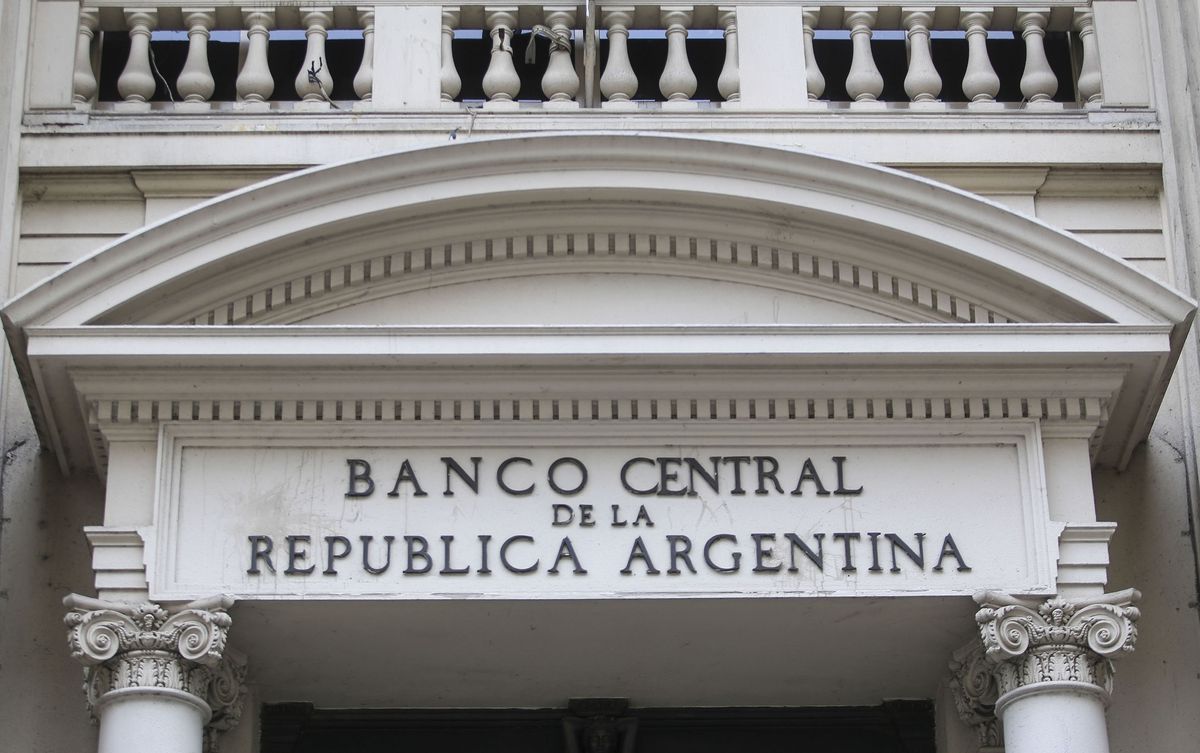 Un informe de la consultora Ecolatina afirmó que el Banco Central no devaluará.