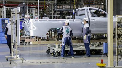 En abril, siguió el desplome de la industria: hay más de 15 mil despidos en el sector