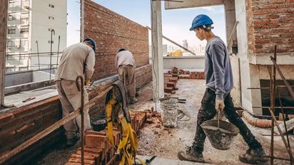 La construcción aumentó el 2% y el metro llegó a 873.350 pesos