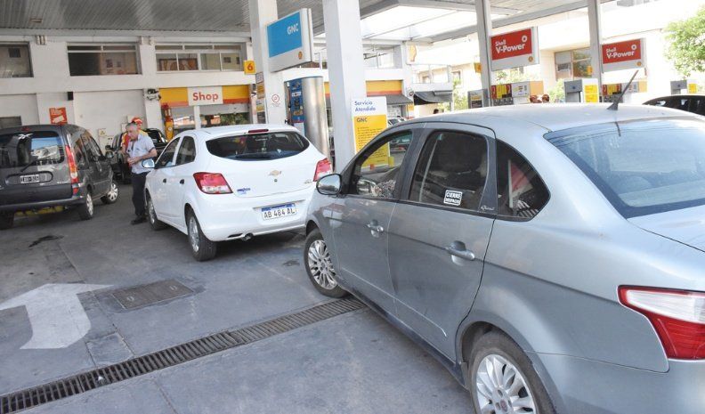 En comparación a octubre de 2017, el consumo de los combustibles subió dos puntos. Desde Fecac dicen que la modificación se dio en el tipo de nafta. Ahora eligen más la común.