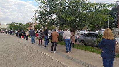Casi mil personas fueron vacunadas ayer con primeras y segundas dosis