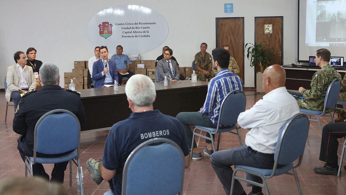 Además del gobierno