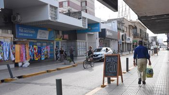 El asalto denunciado fue cometido antes de la 15 en calle Colón al 100, en pleno centro de la ciudad. Foto: Estela Zogbe.