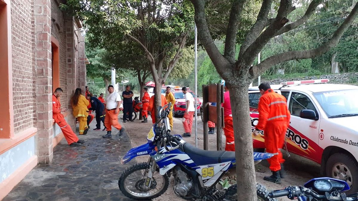 El fin de semana llegaron a estar abocados 80 personas al operativo.