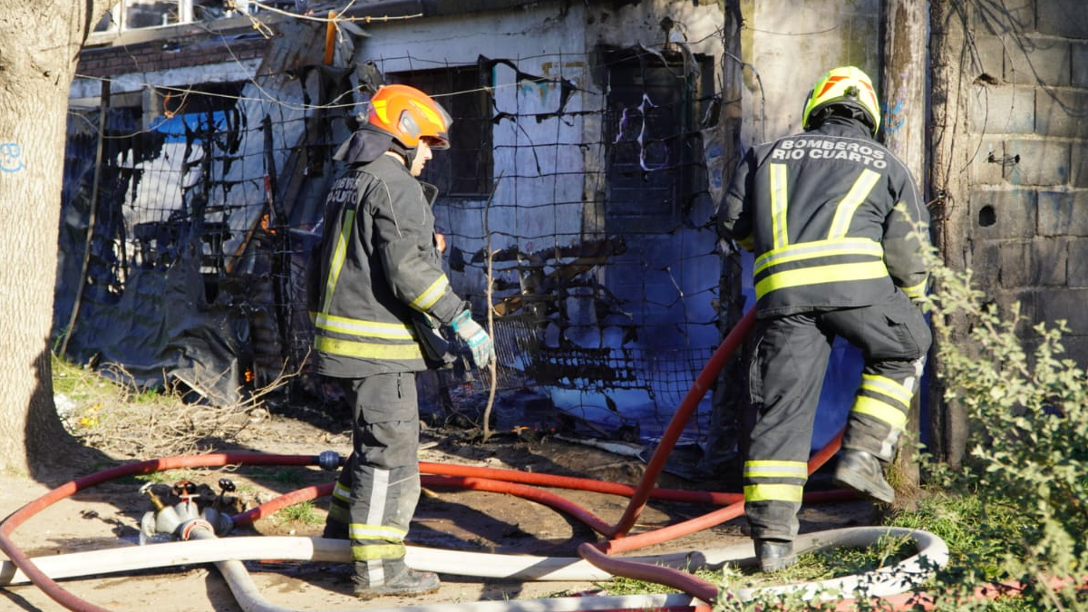 Bomberos trabajaron en un principio de incendio en una vivienda en ...