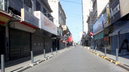 La ciudad en cuarentena: calles desoladas, comercios cerrados y colas en los súper