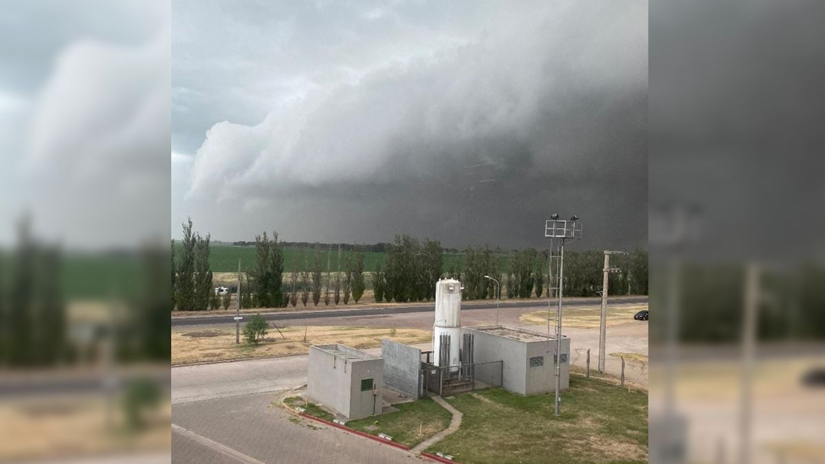 Así se veía la llegada de la tormenta desde el Hospital Regional Pasteur. 