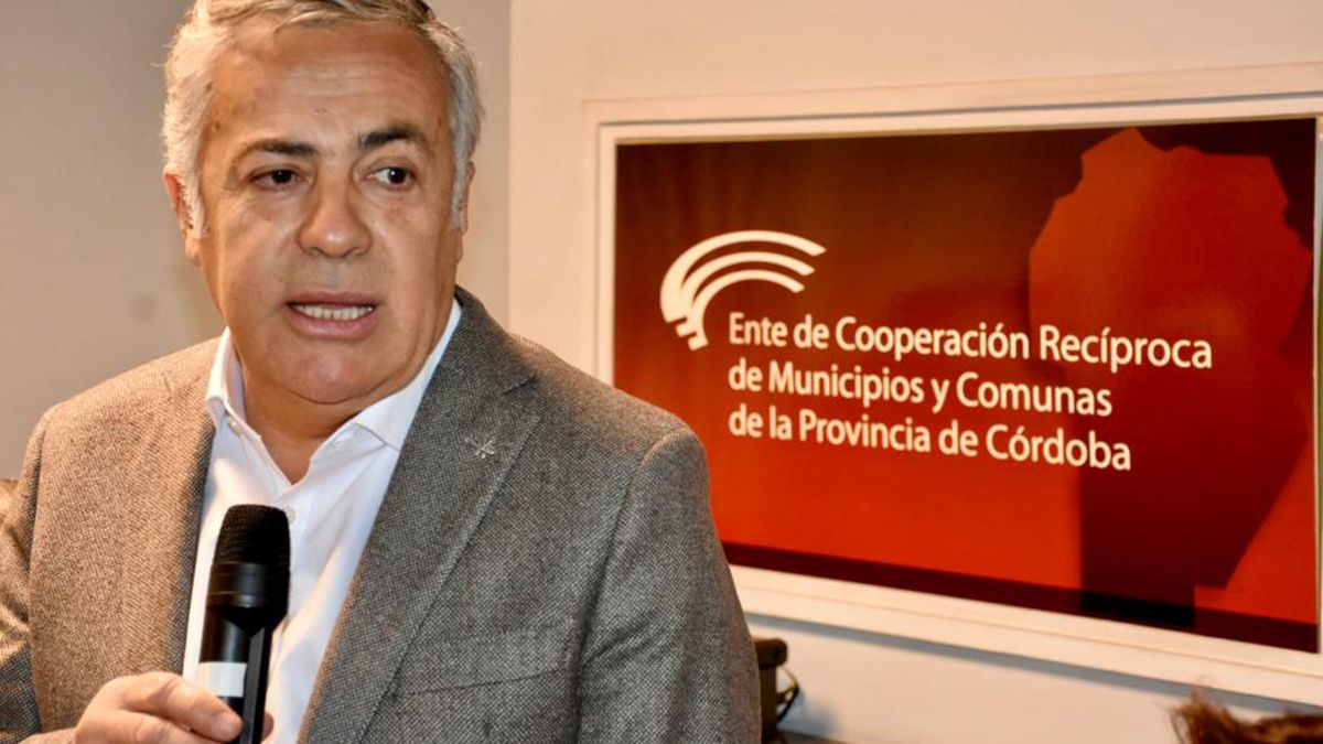 Facundo Manes visitó el Foro de Intendentes Radicales de Córdoba