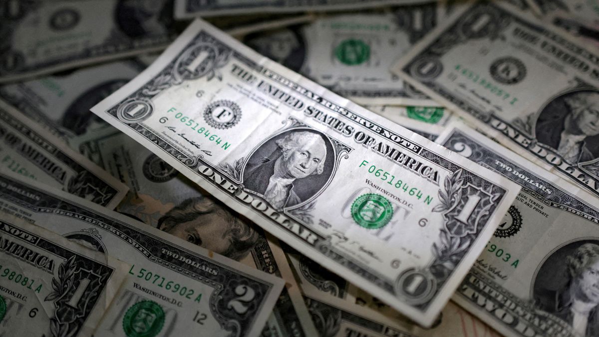 El dólar blue comenzó la semana en baja
