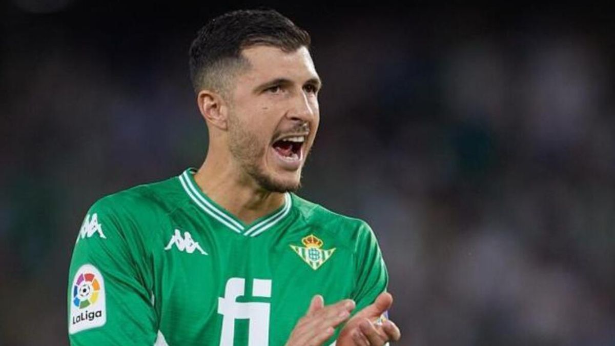Guido Rodríguez salió lesionado en Betis pero envió mensajes