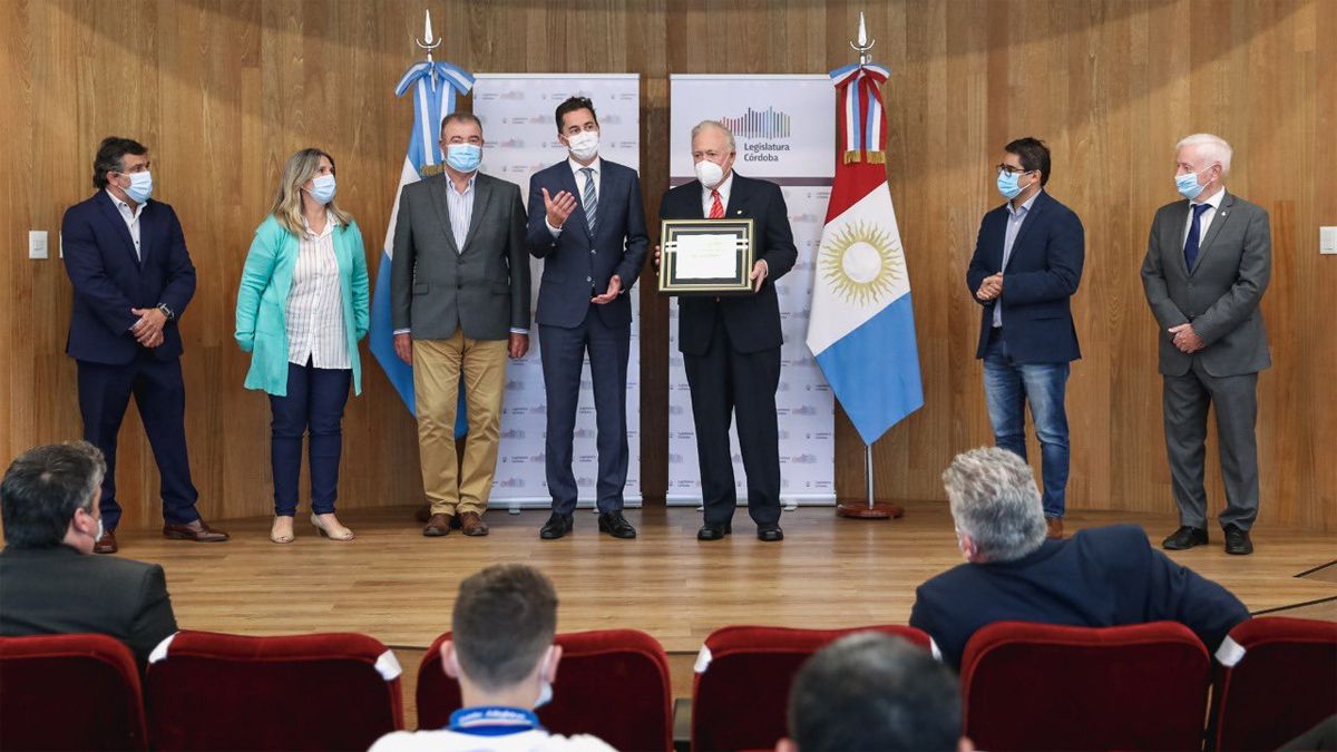 La Legislatura realizó un reconocimiento al doctor Hugo Pizzi
