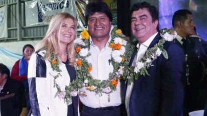 Evo llegó al país y fue a una fiesta de la colectividad boliviana con dirigentes “K”