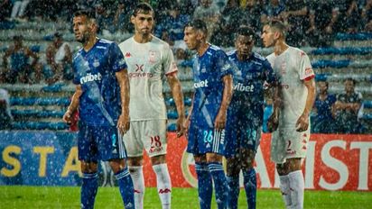 Huracán perdió contra Emelec en Ecuador y sigue en caída libre