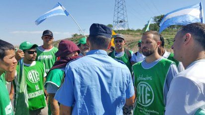 ATE corta la autovía por los despidos en fábricas militares