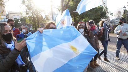 Banderazo en Río Cuarto por la libertad y la Constitución