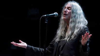 Patti Smith: los 75 años de la artista que le puso poesía a la protesta y la duda existencial