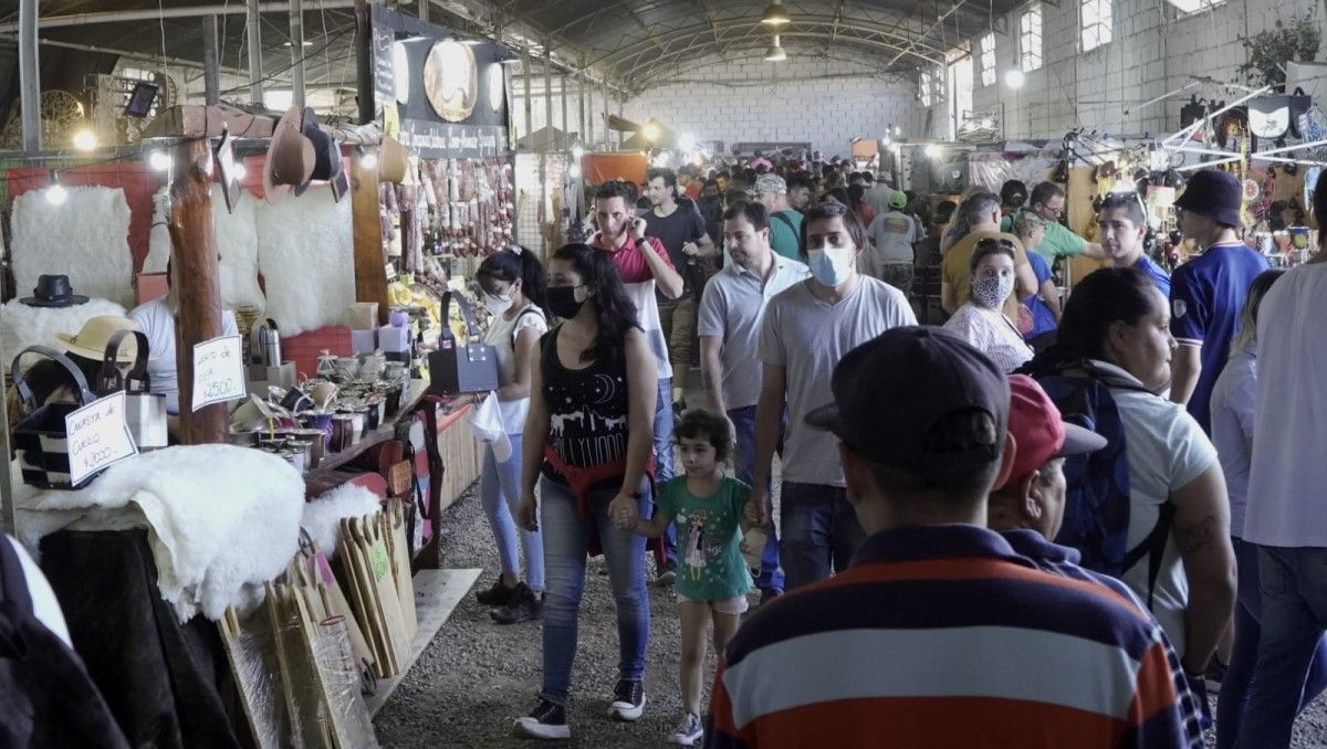 Con gran afluencia de público y música en vivo