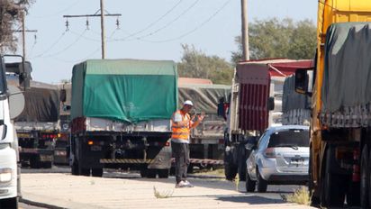 Camioneros protestan en rutas del sur provincial por falta de gasoil