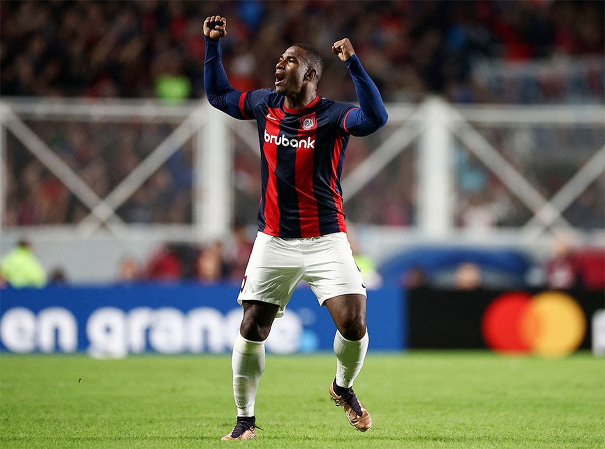 Jhohan Romaña festeja su gol en&nbsp; el empate de San Lorenzo con Palmeriras por la Copa Libertadores