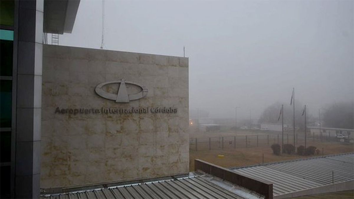 El aeropuerto de Córdoba permanece inactivo por la niebla.