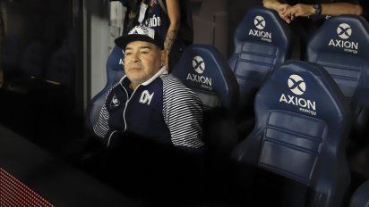 Maradona estaría dispuesto a reducir su sueldo 