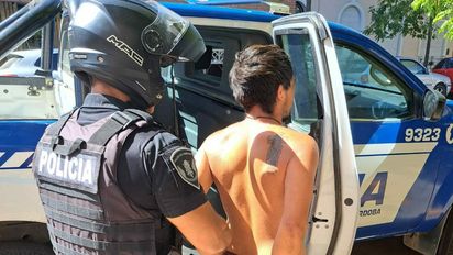 Sustrajo un celular a un joven en el Subnivel
