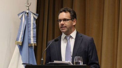 Sandleris anunció un programa con un dólar entre 34 y 44 pesos
