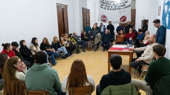 El gobierno municipal dice que no se meterá en la interna de la oposición pero festeja por lo bajo