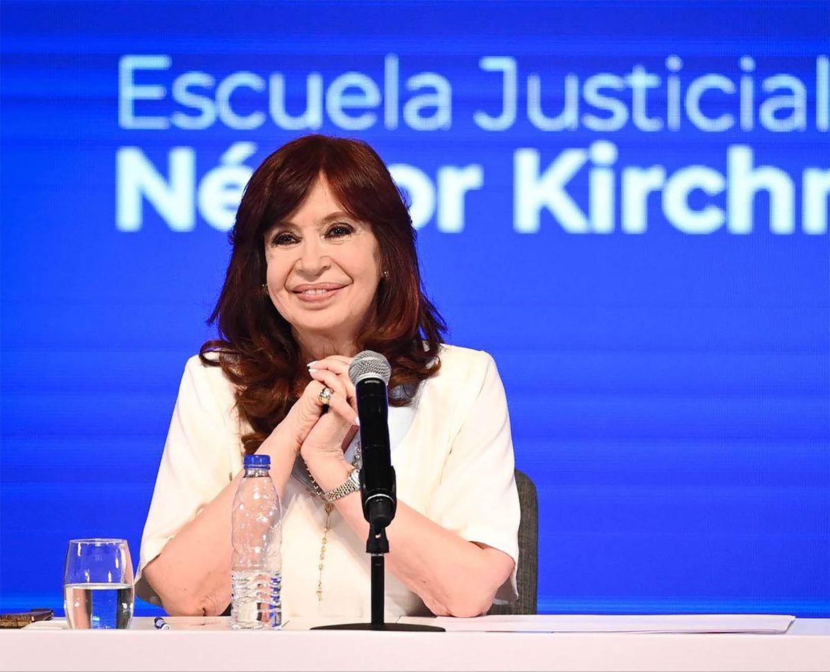 Cristina Kirchner fue sobreseída en la causa de la Ruta del dinero K