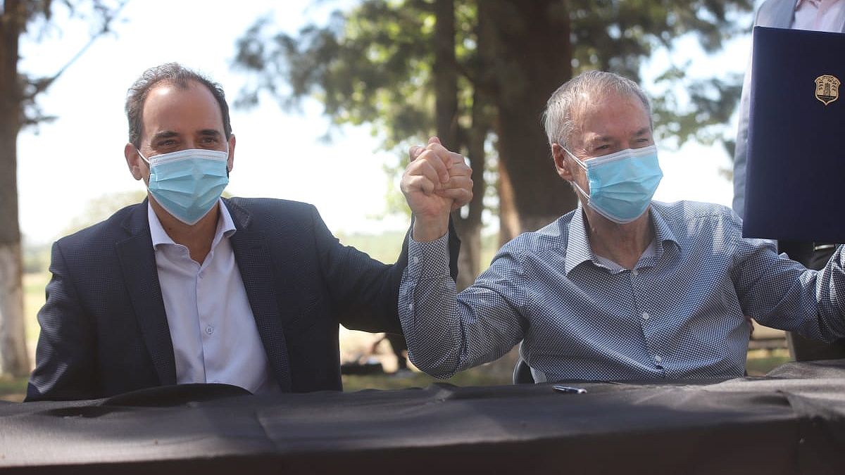 Imágenes de la visita del gobernador Schiaretti a la planta cloacal local.