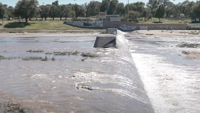 Se ponen en funcionamiento los gomones del azud nivelador