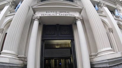 Tensión cambiaria: El dólar volvió a $1.500 y el BCRA tuvo que vender USD 45,5 millones